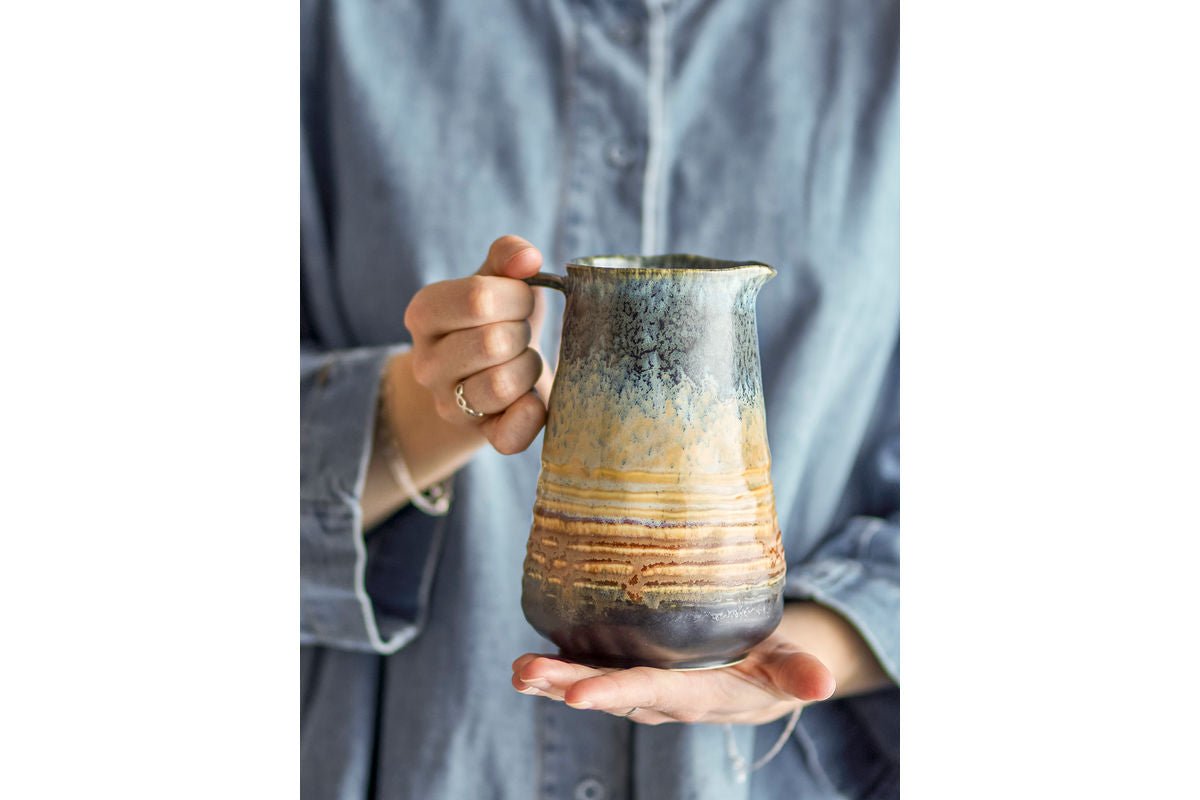 Krug Elvara – Stoneware with Reactive Glaze in Multicolor Design