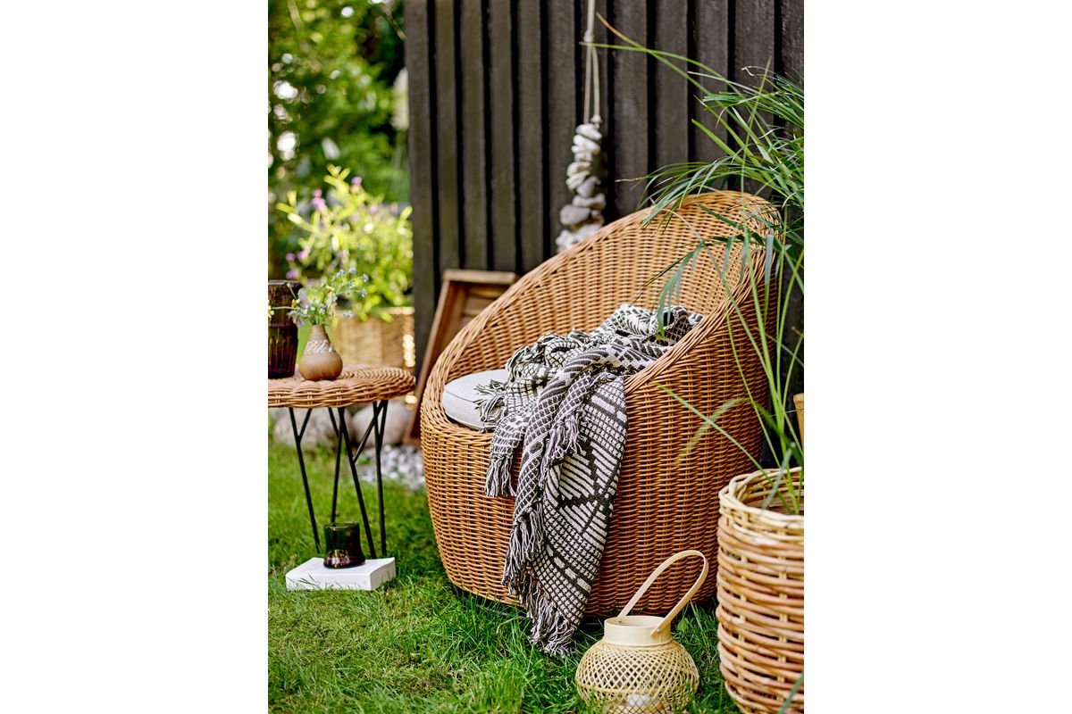 Alva Throw Blanket – Black, made from recycled cotton