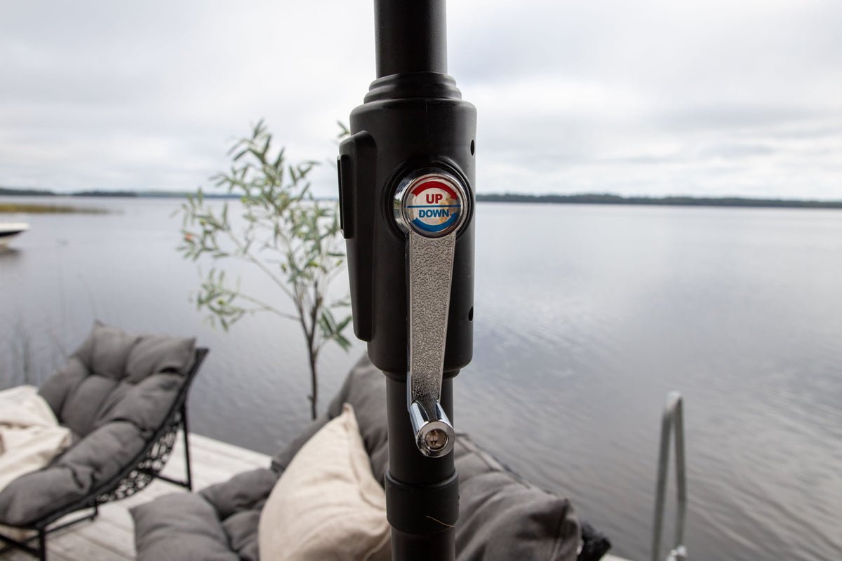 Parasol Lightning – Ø270 cm available in Black or Gray