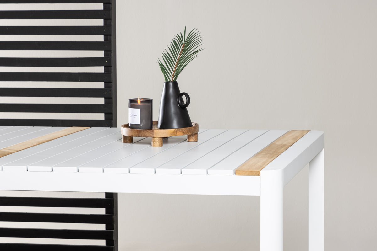 Garden Table Nuru - Teak Wood and Aluminum for Stability and Durability