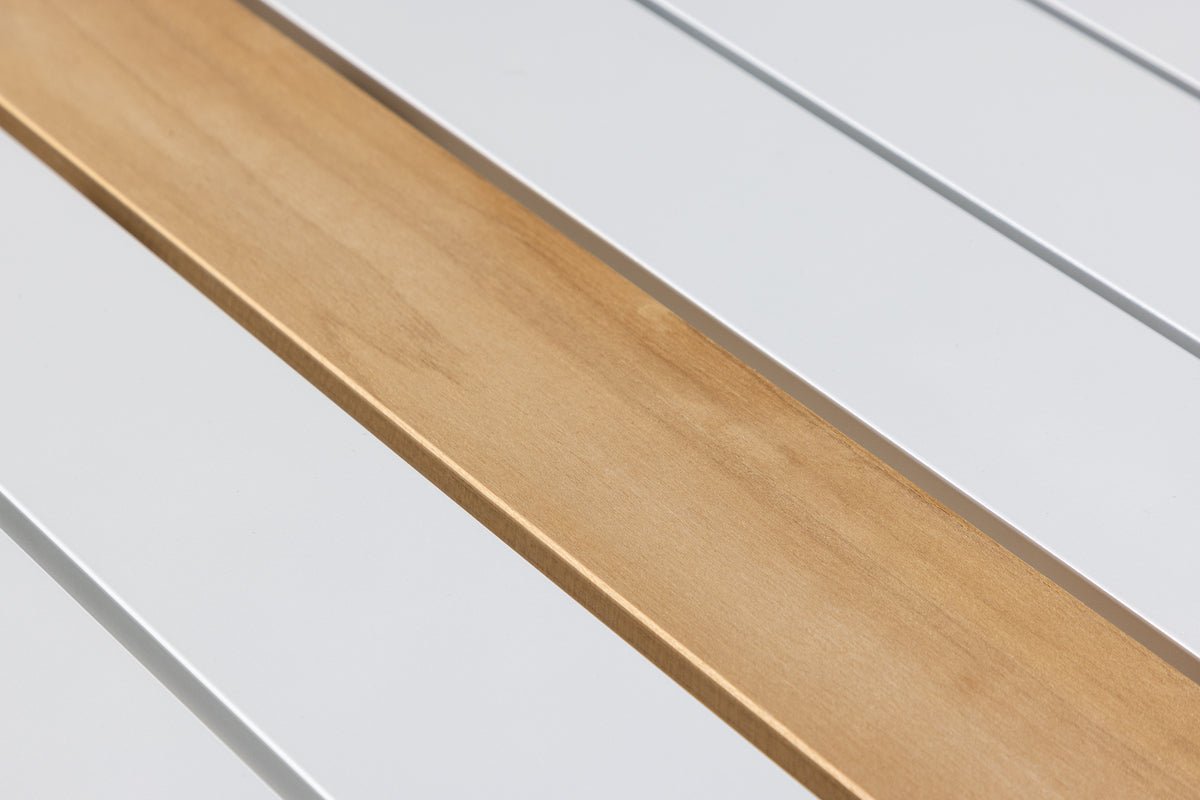 Garden Table Nuru - Teak Wood and Aluminum for Stability and Durability