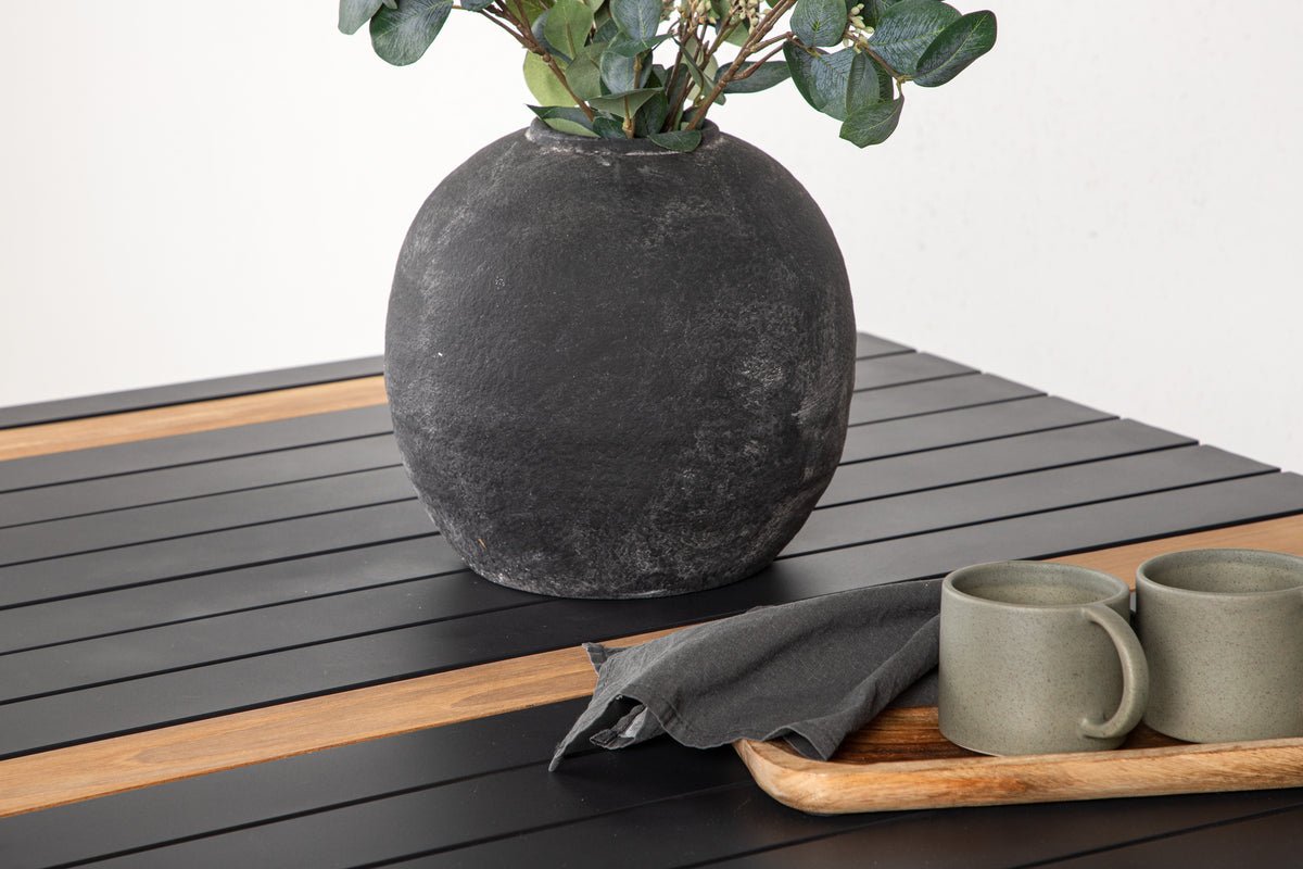 Garden Table Nuru - Teak Wood and Aluminum for Stability and Durability