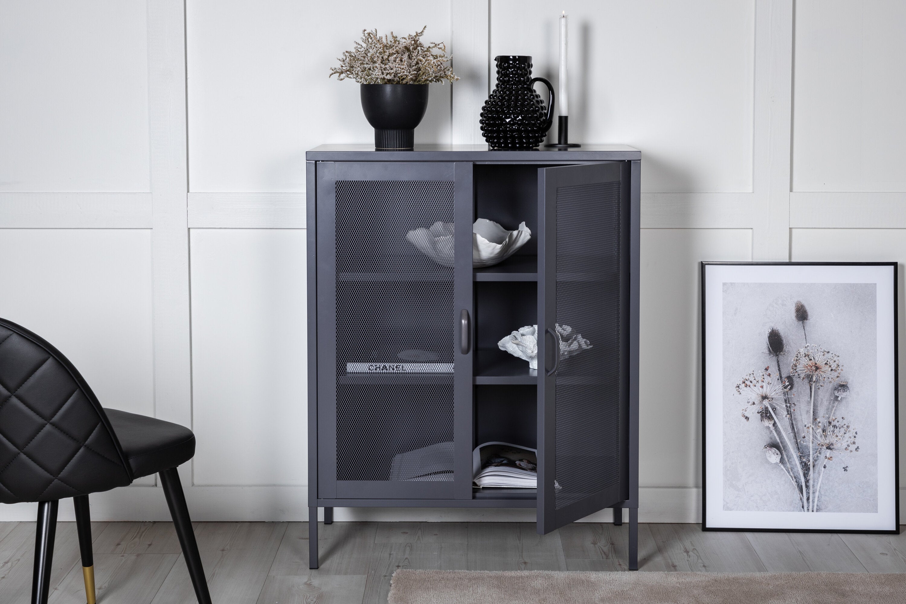 Chest of drawers Linje – In Gray with two doors