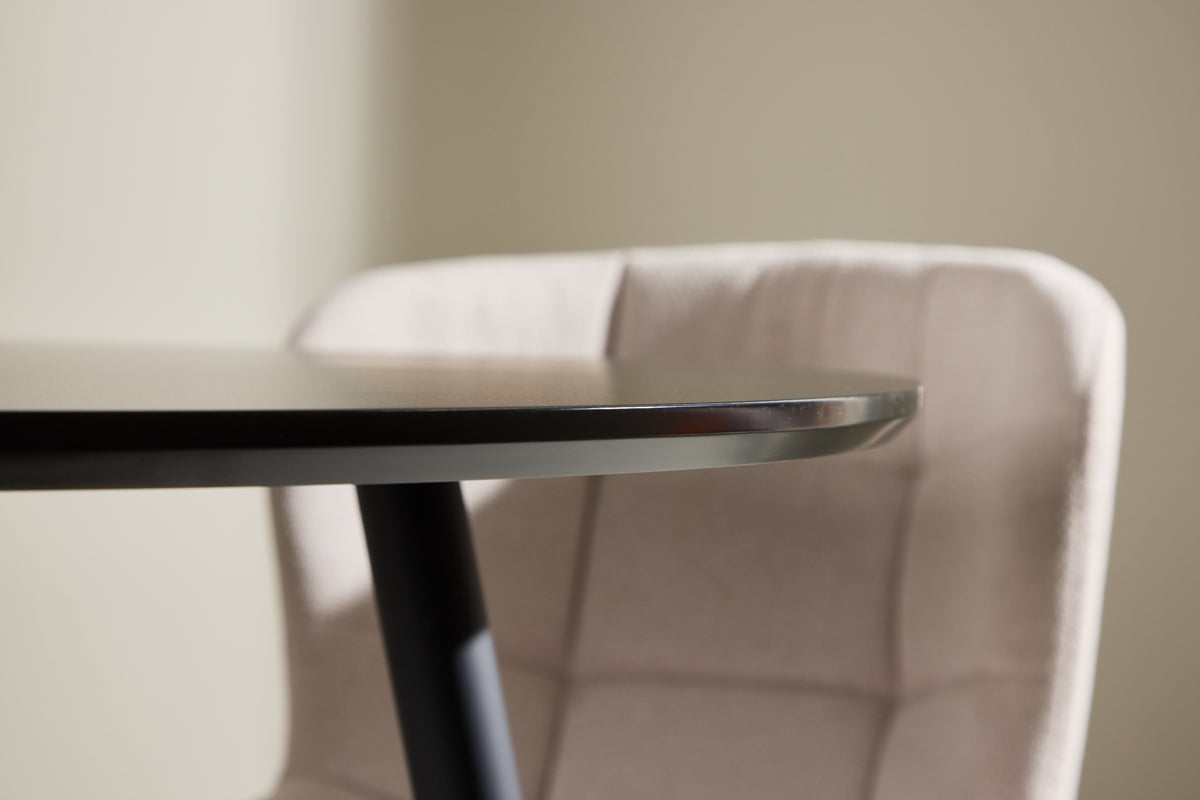 Dining table Murry - blends harmoniously into various interior styles