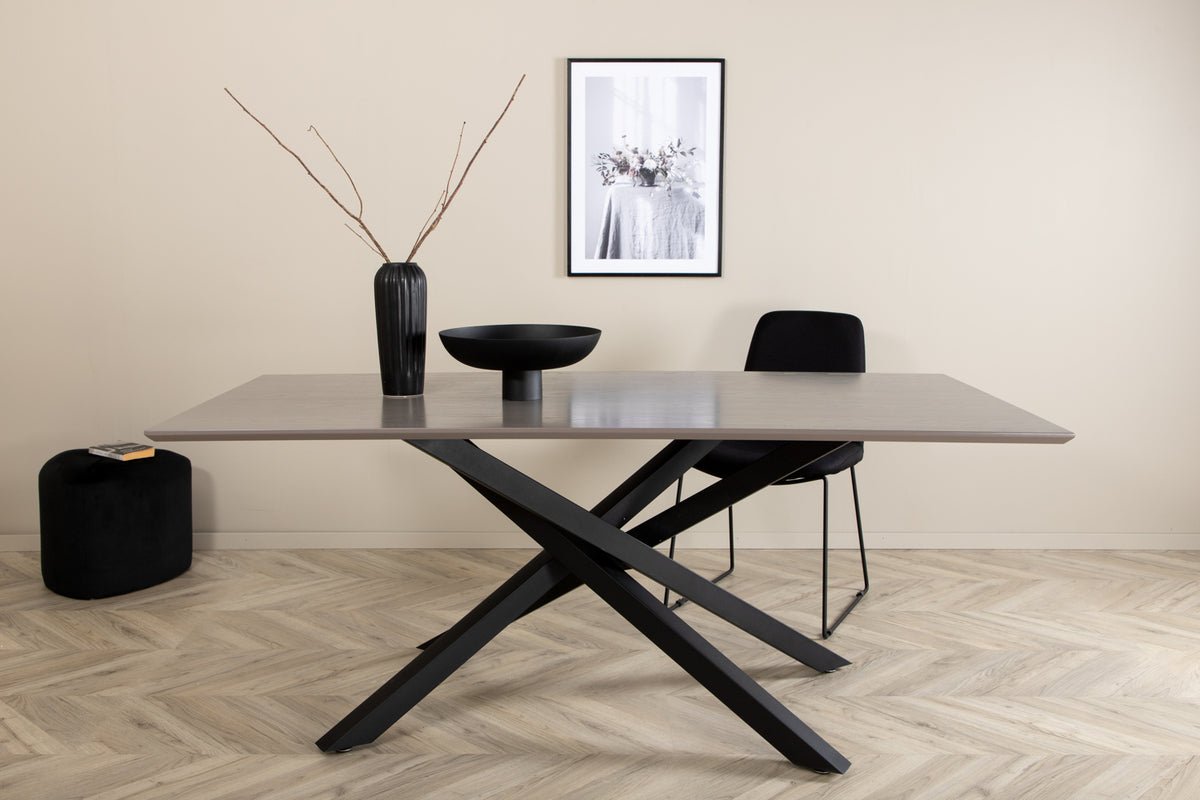 Dining Table Aoraki - with modern elegance and clean lines