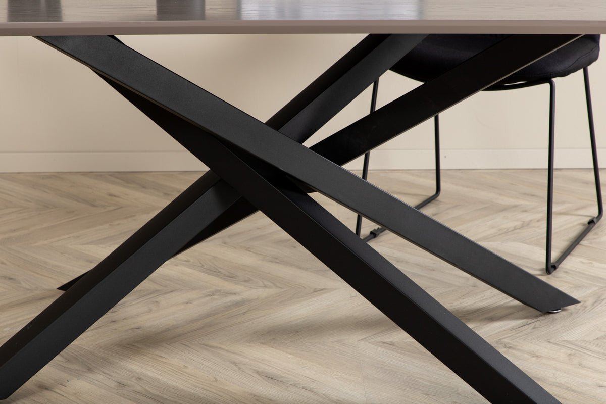 Dining Table Aoraki - with modern elegance and clean lines