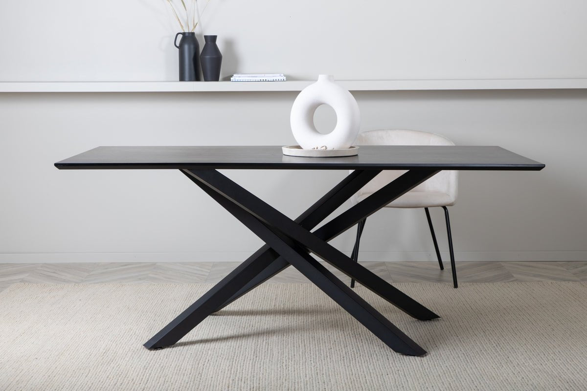 Dining Table Aoraki - with modern elegance and clean lines