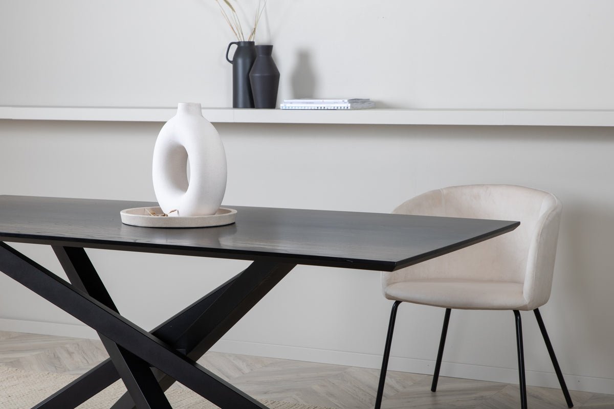 Dining Table Aoraki - with modern elegance and clean lines