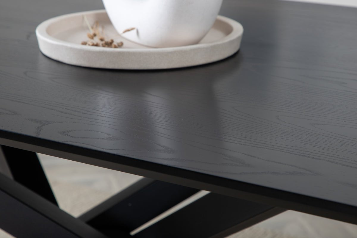 Dining Table Aoraki - with modern elegance and clean lines
