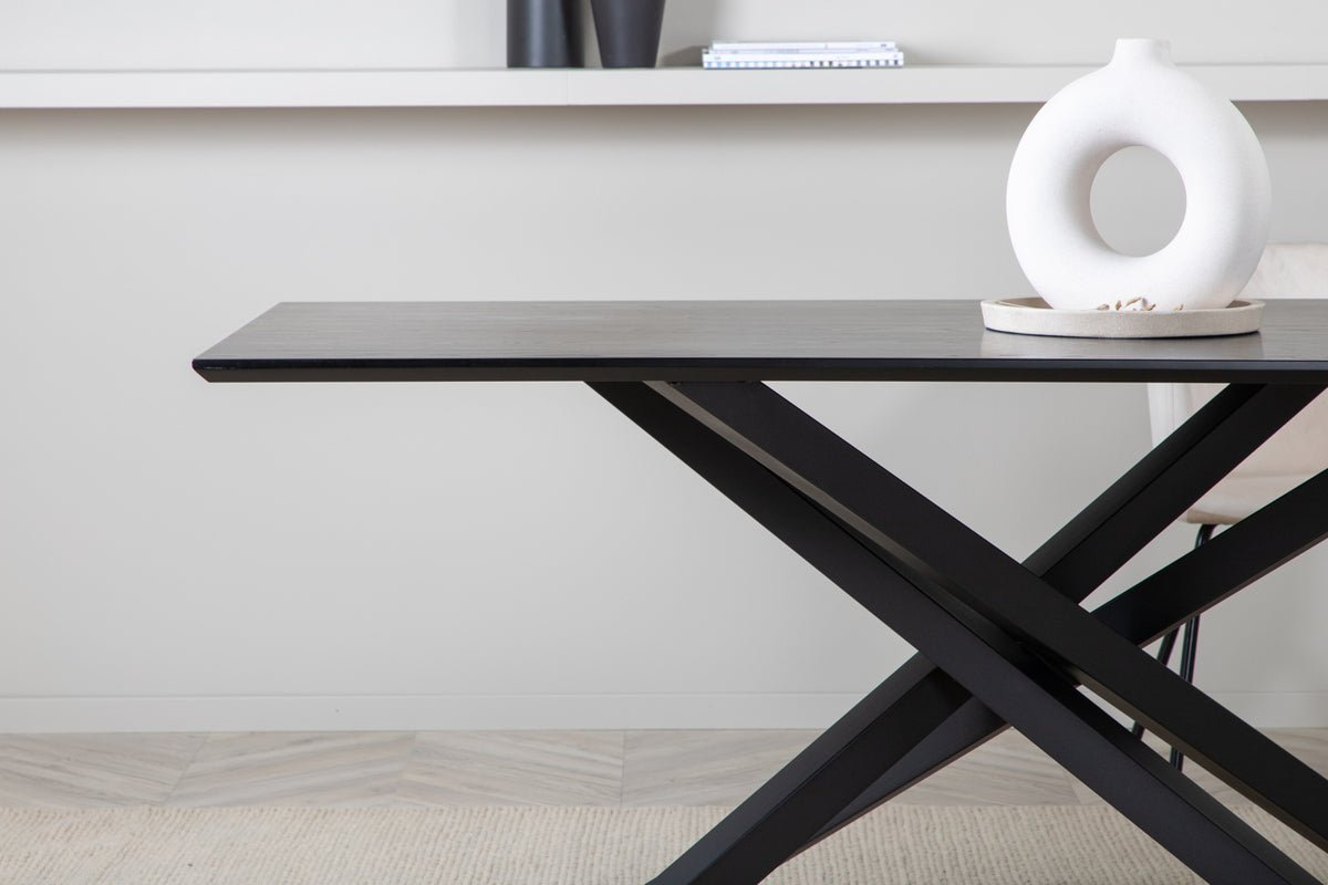 Dining Table Aoraki - with modern elegance and clean lines