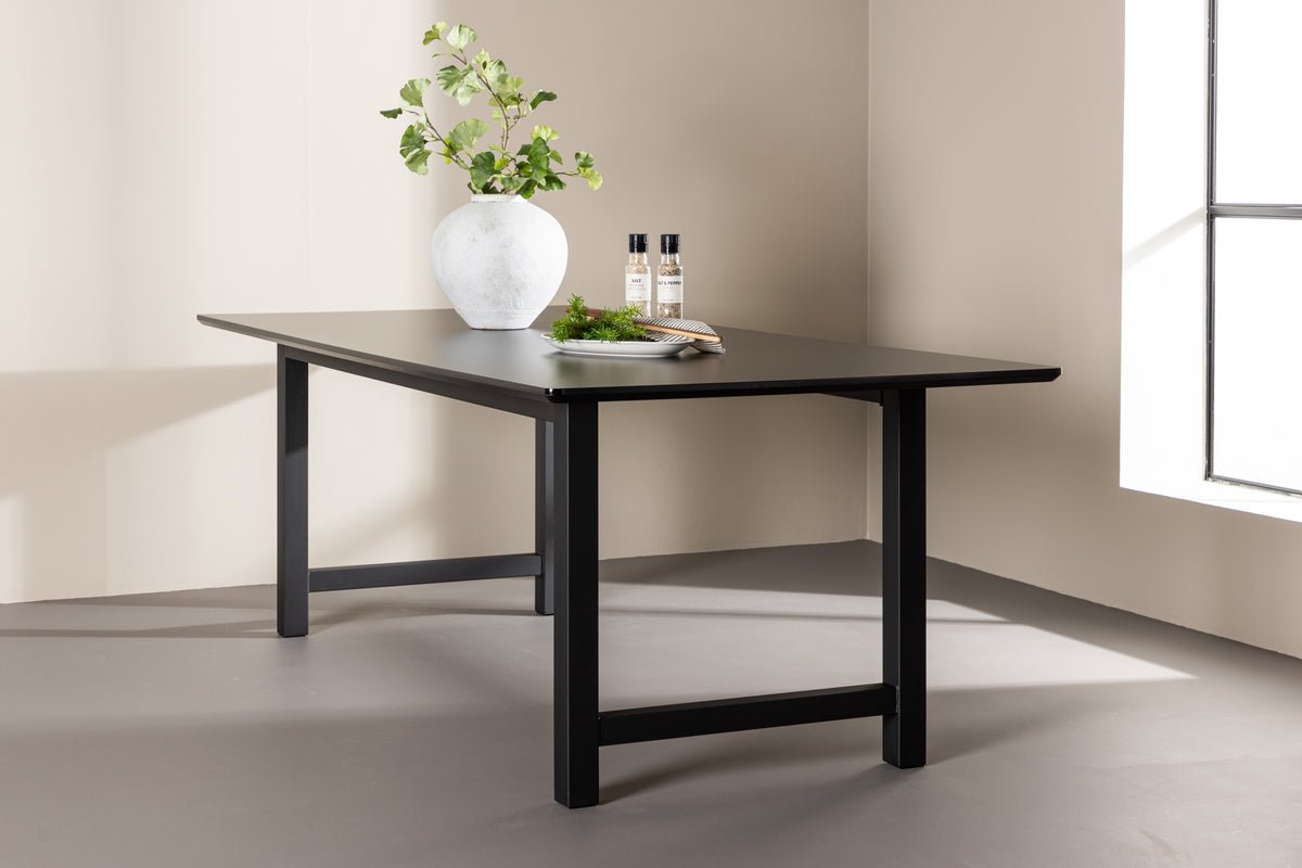 Dining table Mavani - luxurious and versatile to combine