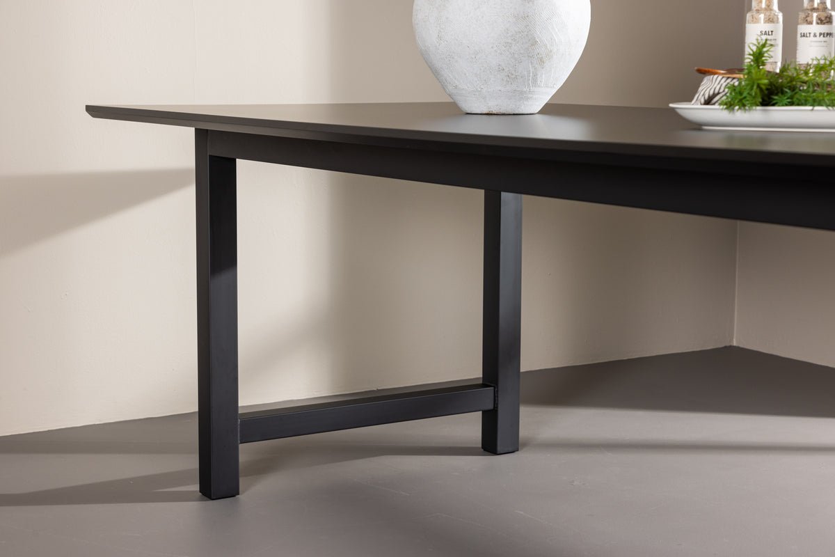 Dining table Mavani - luxurious and versatile to combine