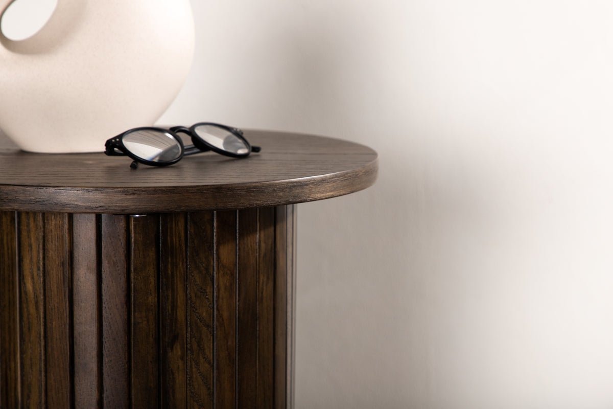 Side Table Nala – modern design with ribbed details
