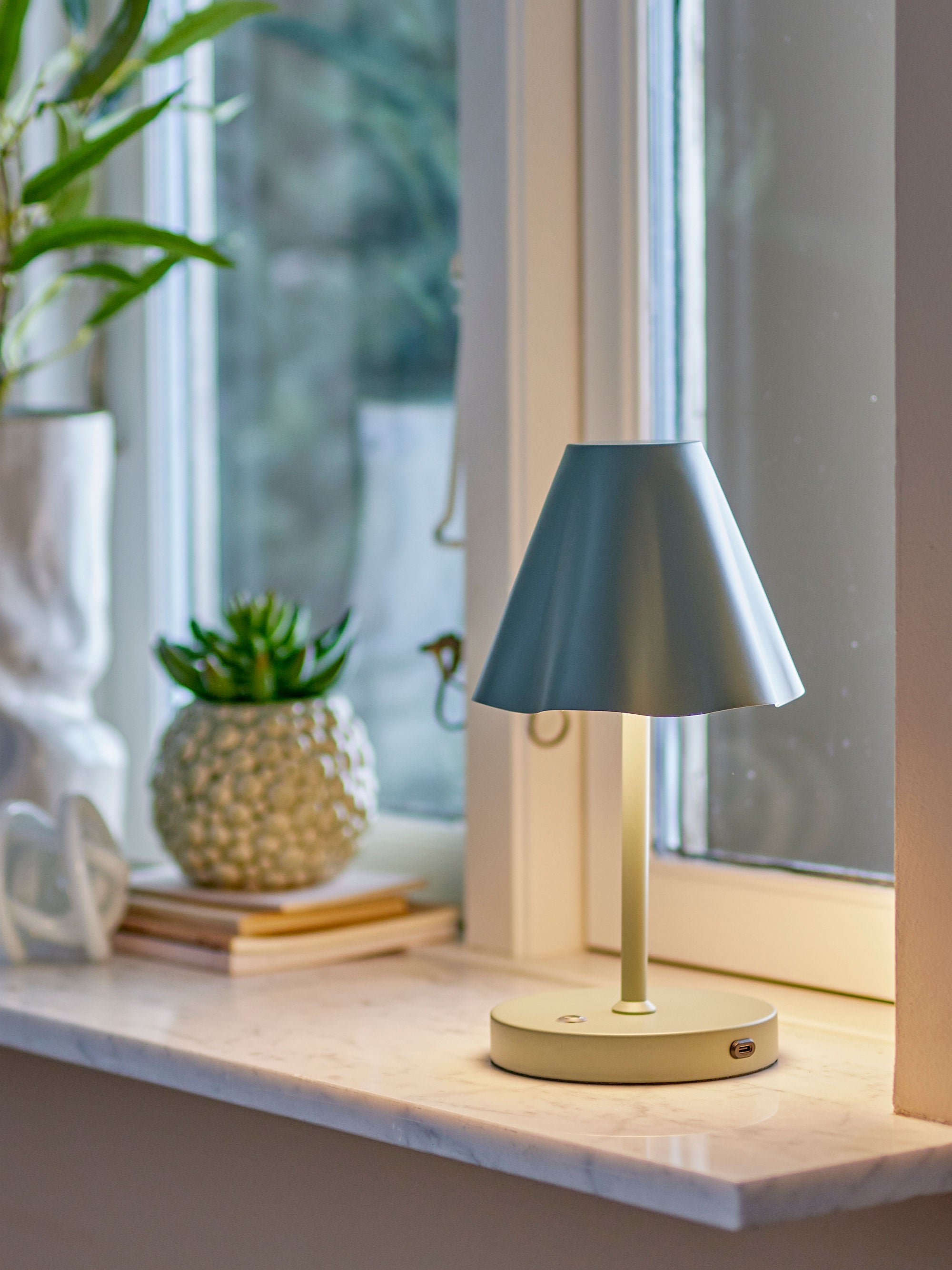 Portable Table Lamp Suki – Rechargeable in Various Colors