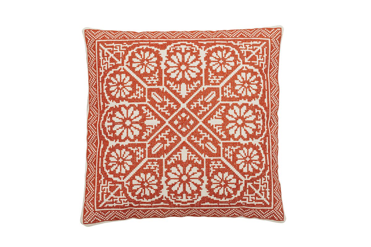 Decorative Pillow Toledo – Traditional Embroidery Pattern in Red Tones
