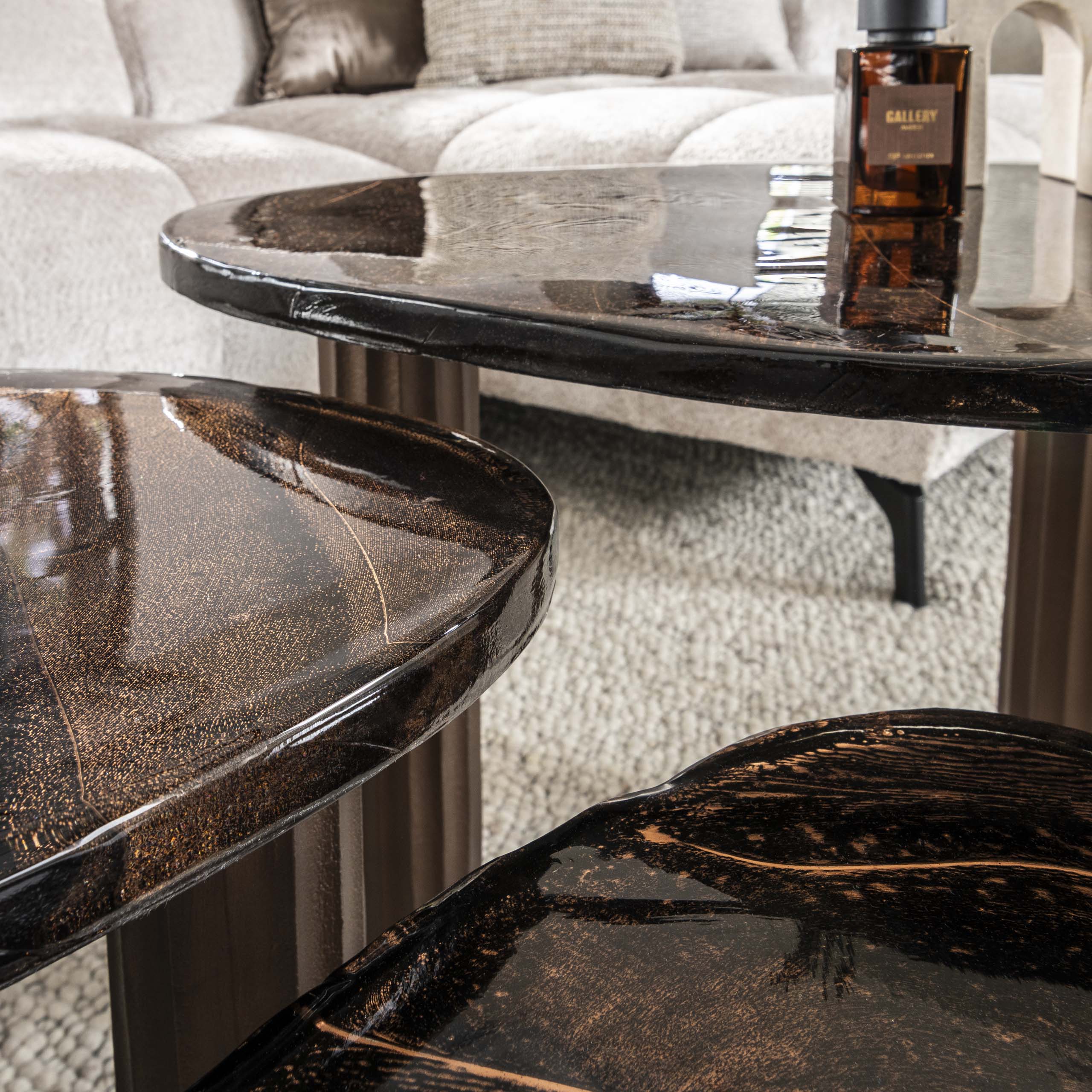 Couchtisch Elysium - Größe M in Antikkupfer oder Antikgold mit Gussglas