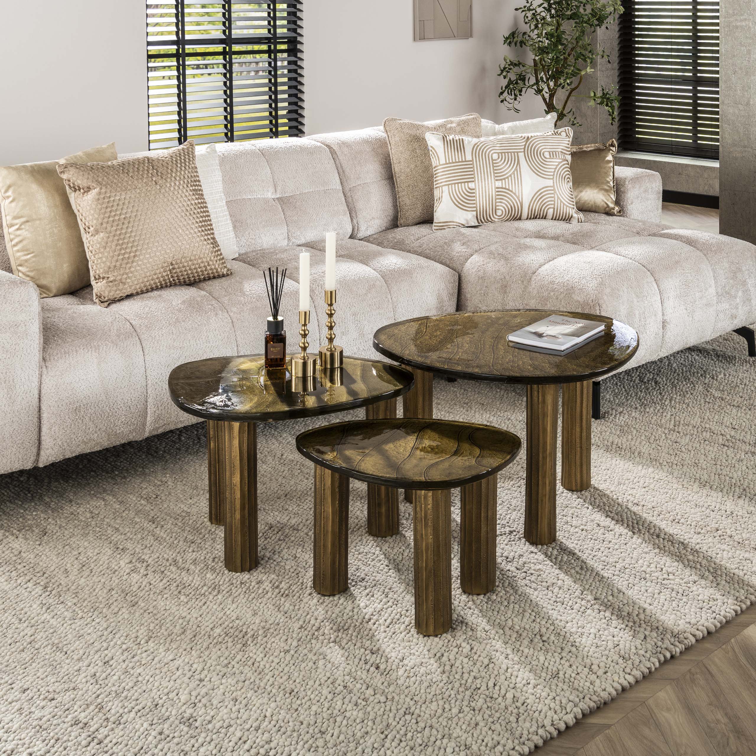 Couchtisch Elysium - Größe M in Antikkupfer oder Antikgold mit Gussglas