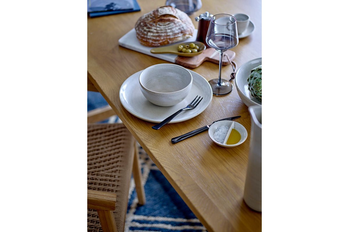 Tovira Plate – made of stoneware