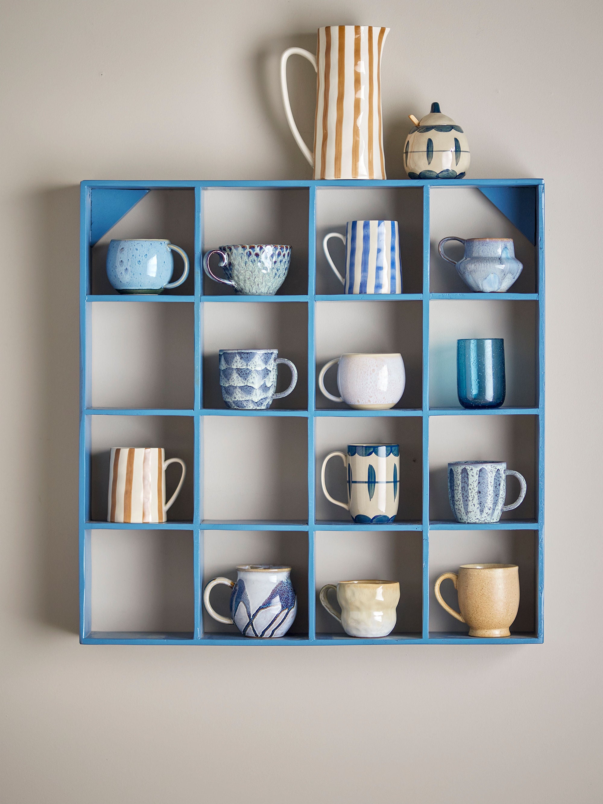 Krug Tiva – Hand-Painted Stoneware in Various Colors