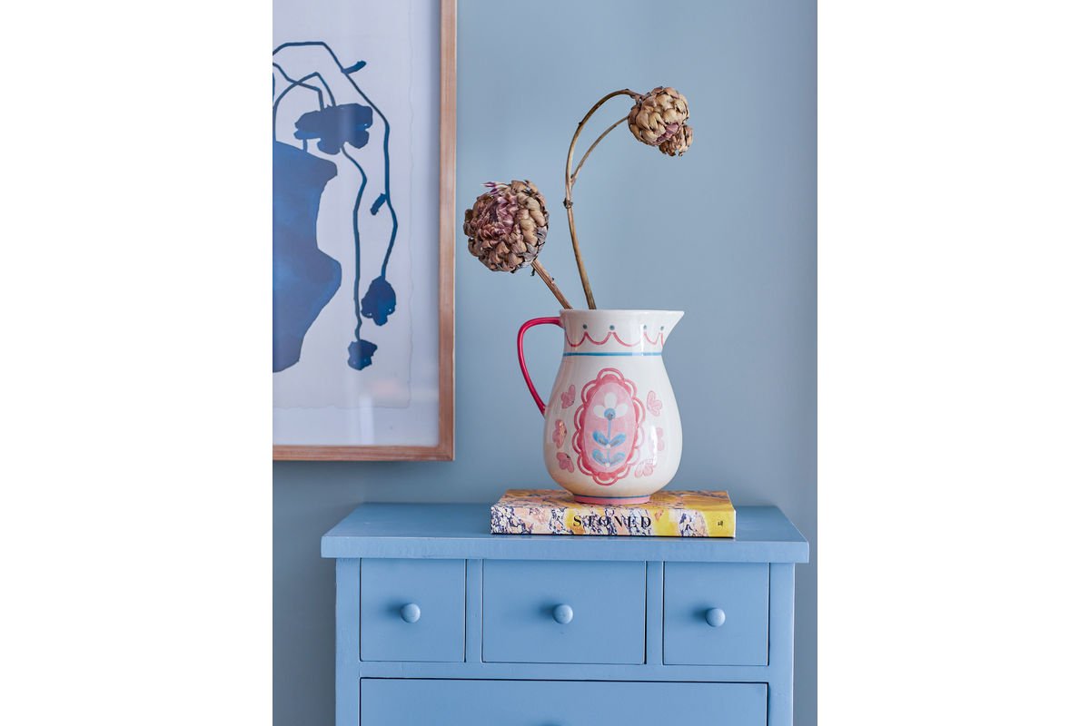 Krug Miren – Hand-Decorated Stoneware with Floral Motif