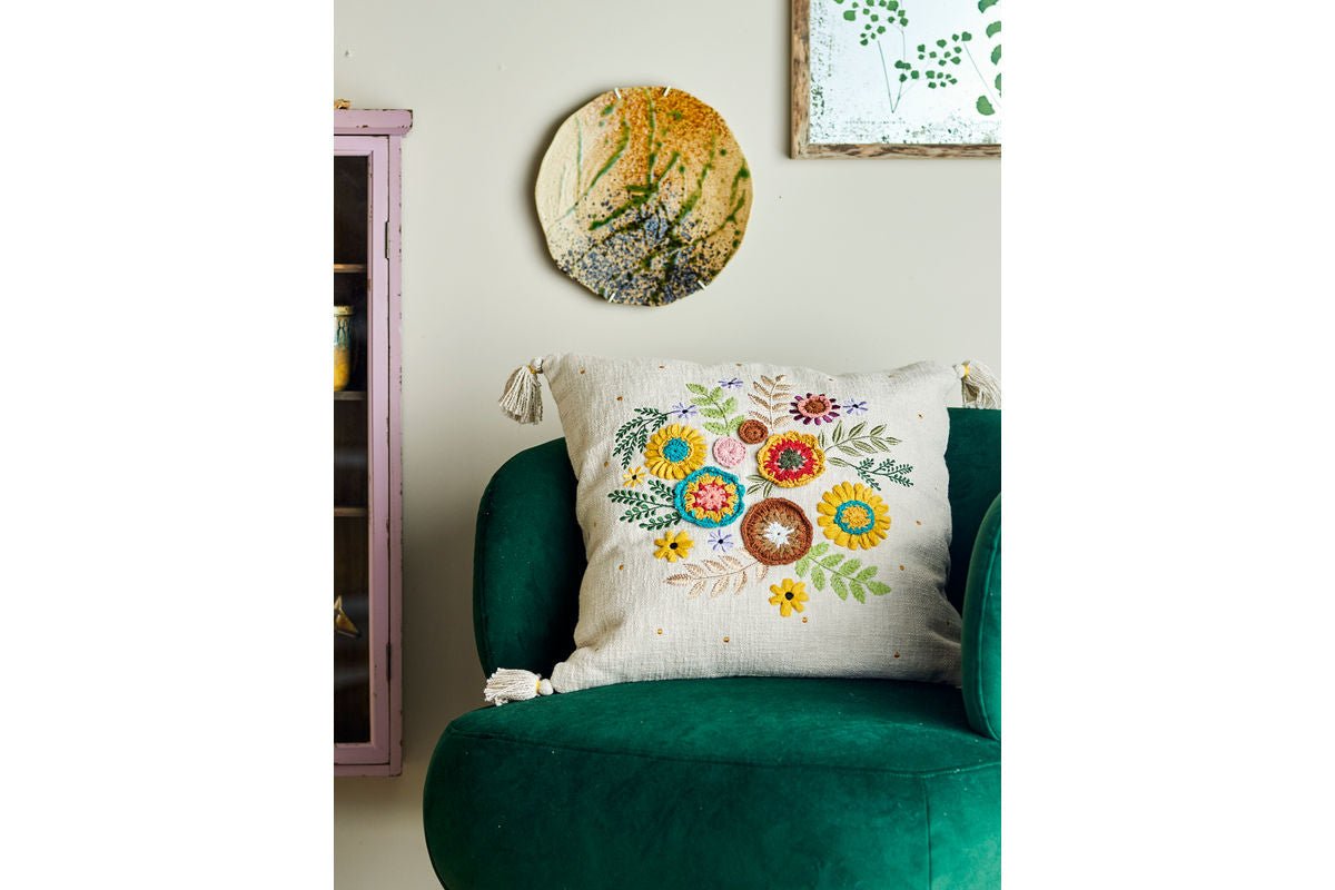 Decorative Cushion Alba – Embroidered Floral Motif in Natural Tone