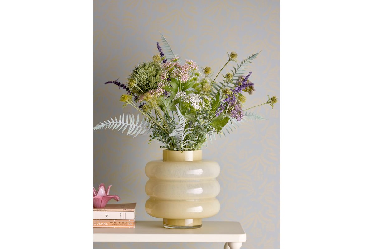 Vase Elara – Mouth-Blown Glass in Warm Yellow