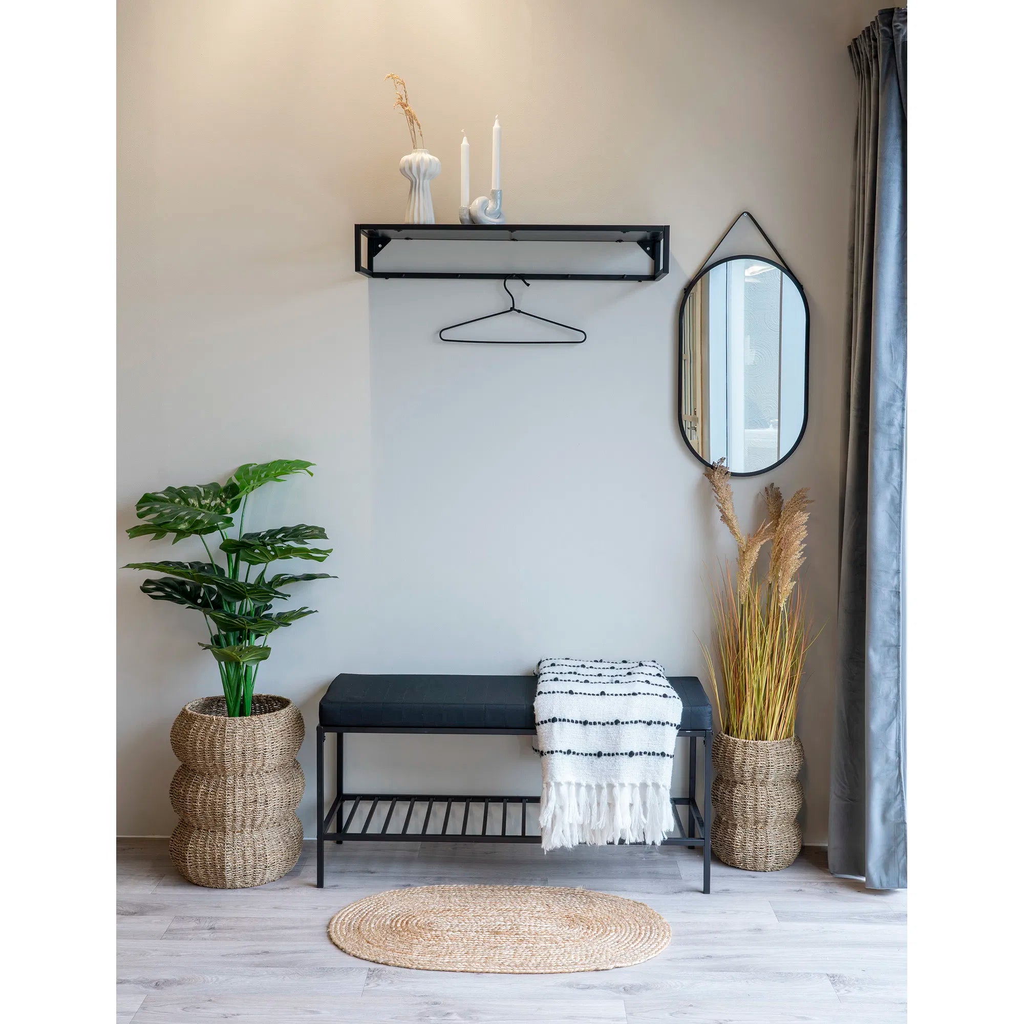Spiegel Levanto – Hanging mirror with black frame (35×60 cm)