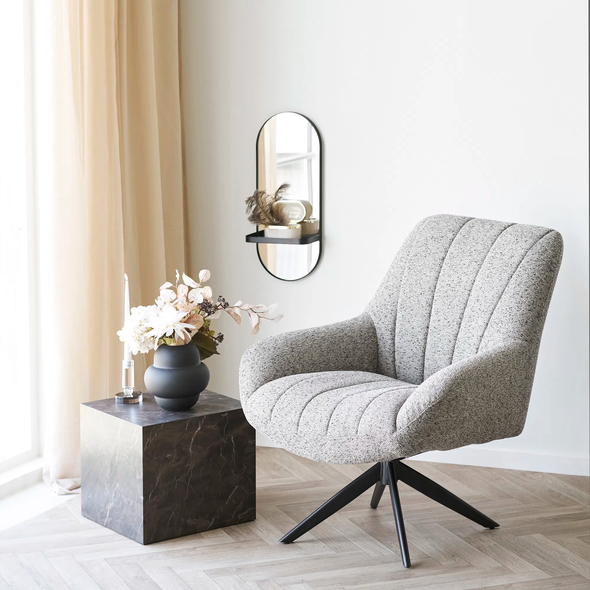 Spiegel Tavaro – Oval Shape with Metal Shelf