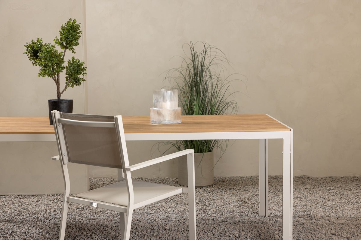 Gartentisch Tareen - eine harmonische Kombination aus Natürlichkeit und Stabilität