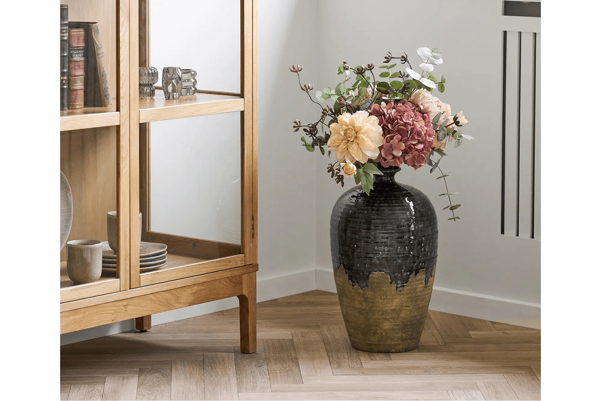 Vase Serevia – elegant ceramic vase in dark blue