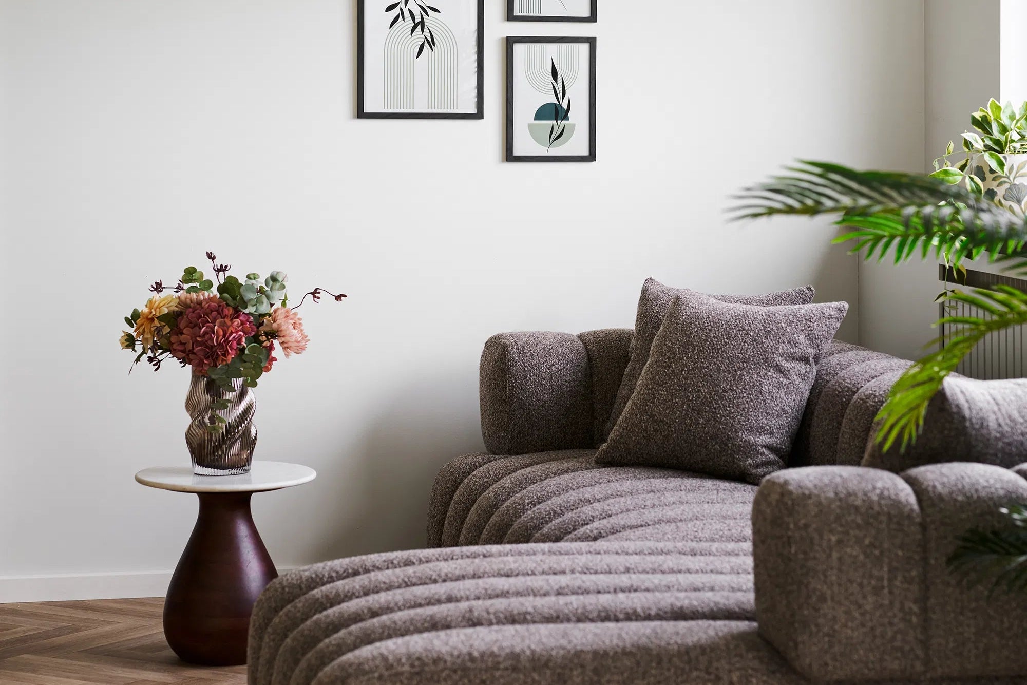 Vase Salmira - elegant glass vase in brown