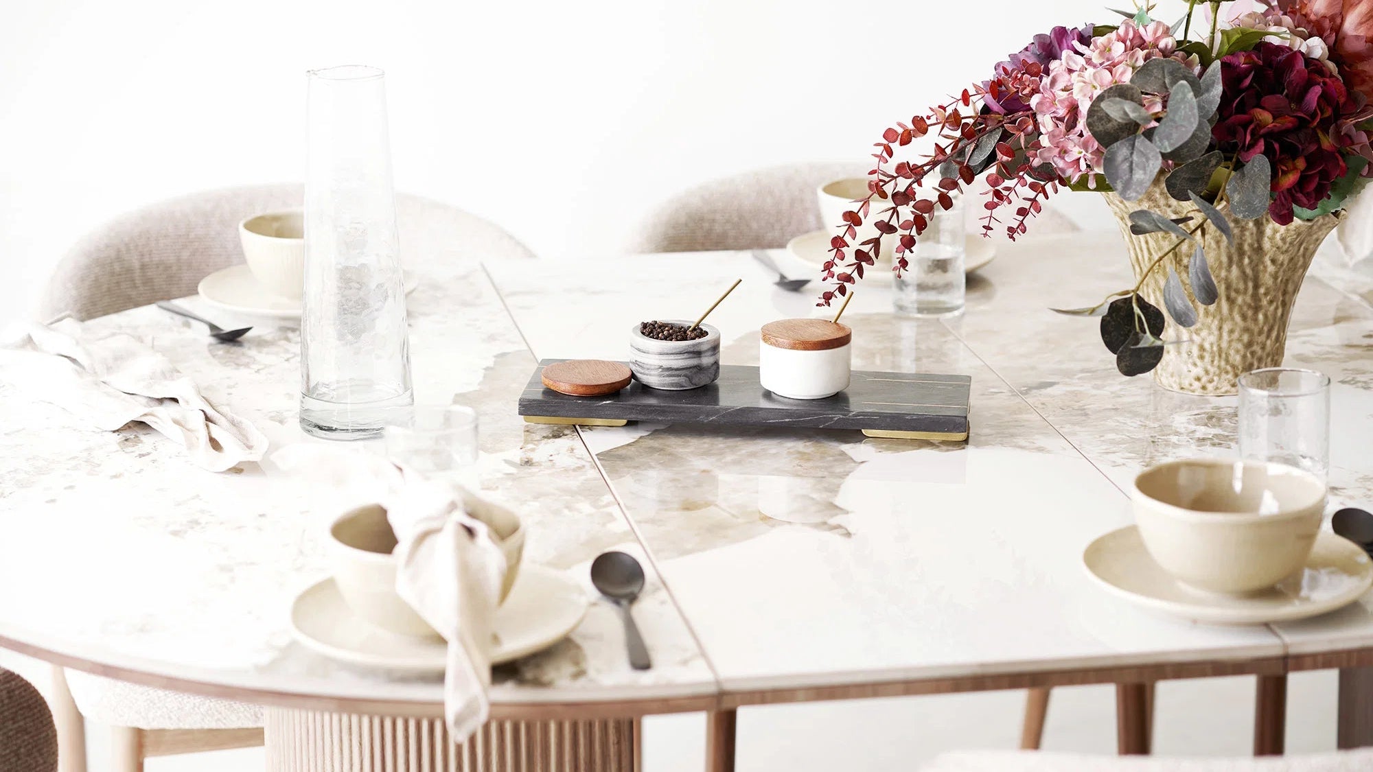 Dune Vase - made of ceramic in a warm sand tone