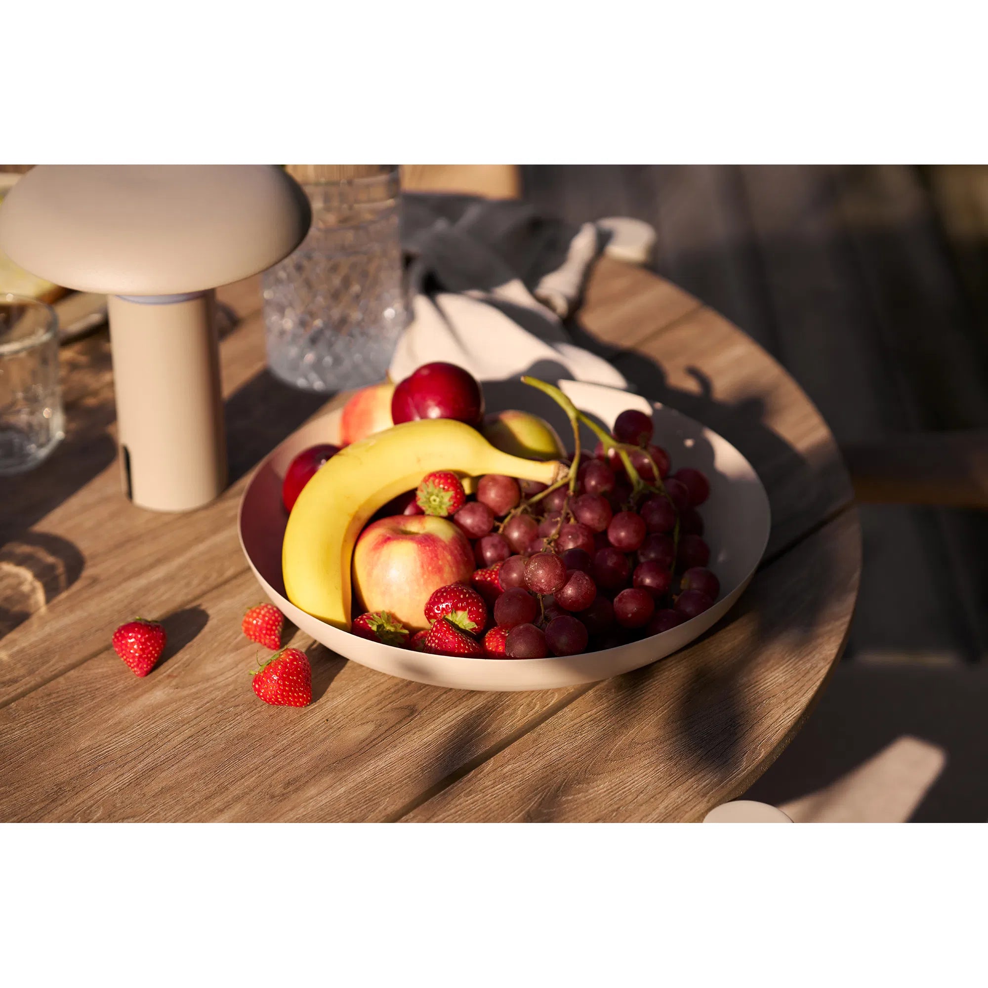 Serving Platter Eirvella – made of metal in beige