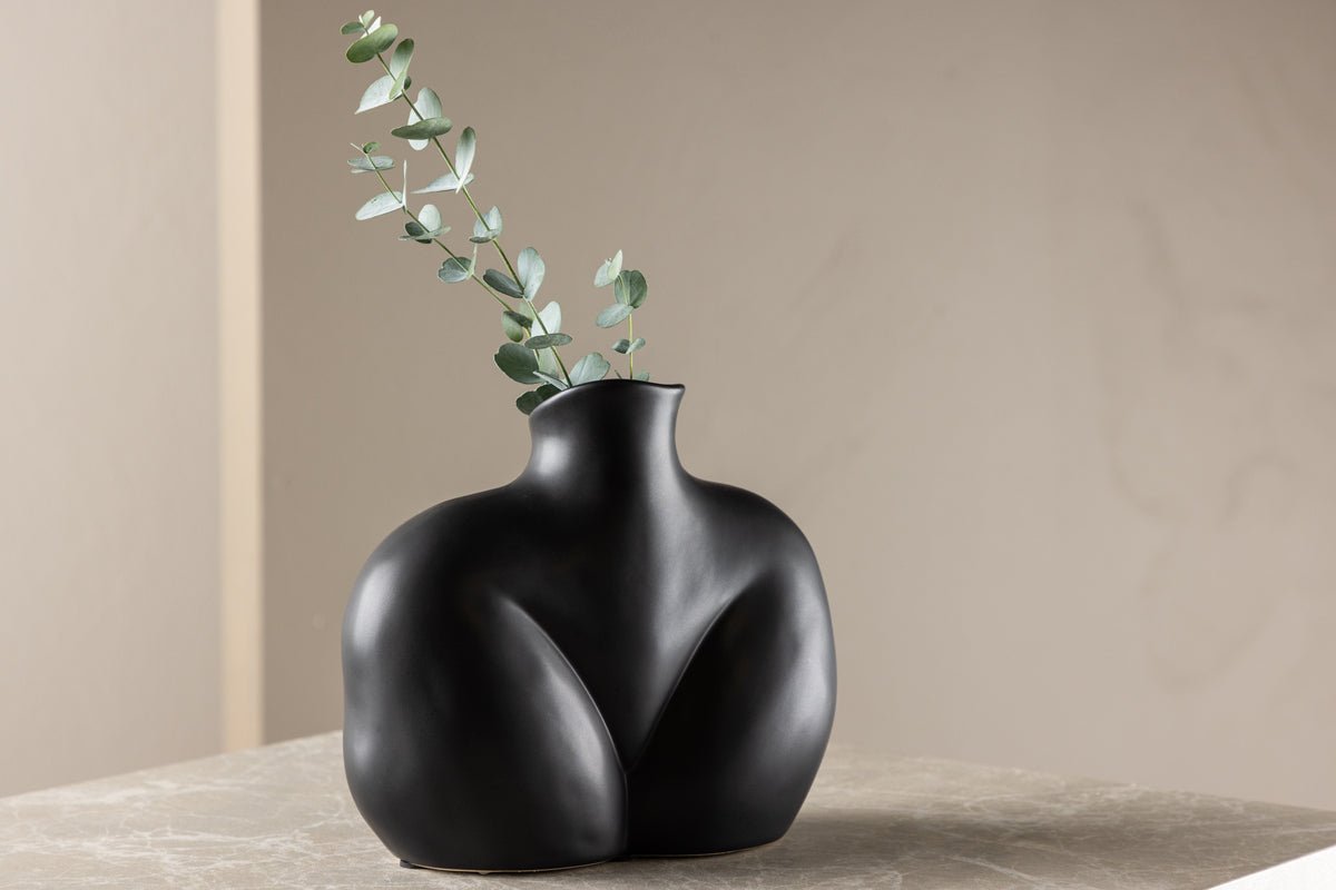 Vase Selara 15 cm – Feminine Elegance in Black