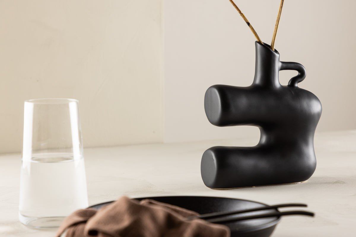 Vase Calvera 19 cm – Sculptural design object in White or Black
