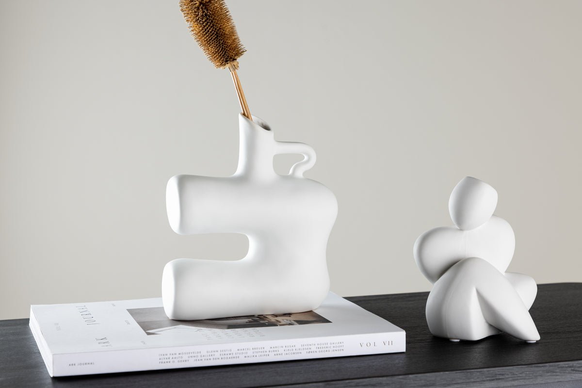 Vase Calvera 19 cm – Sculptural design object in White or Black