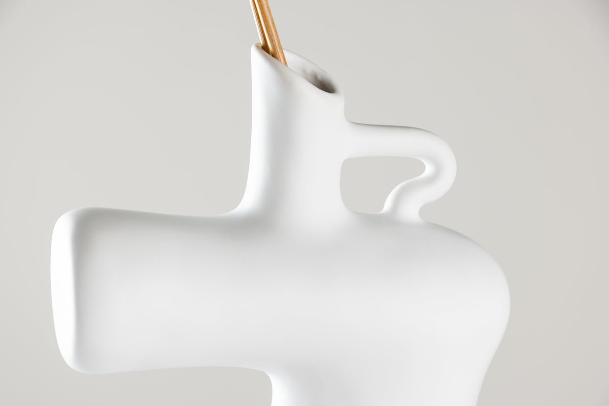 Vase Calvera 19 cm – Sculptural design object in White or Black