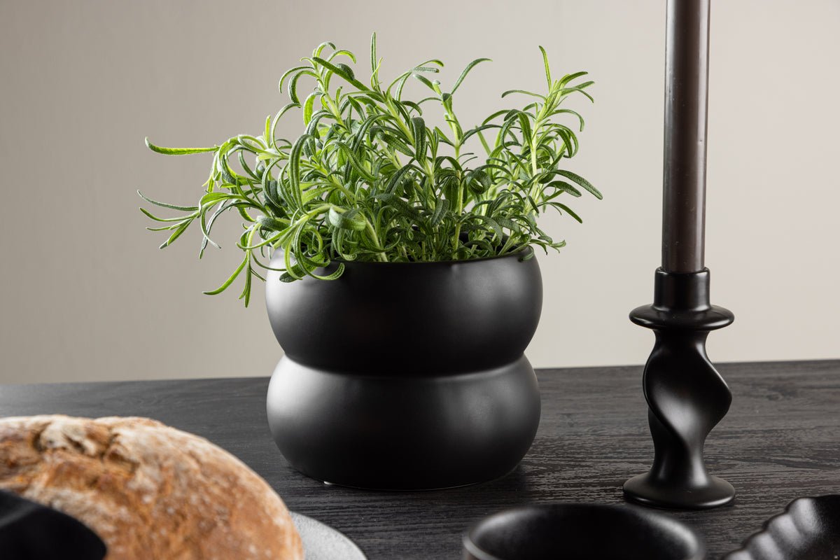 Flowerpot Orin - in a subtle design made of ceramic