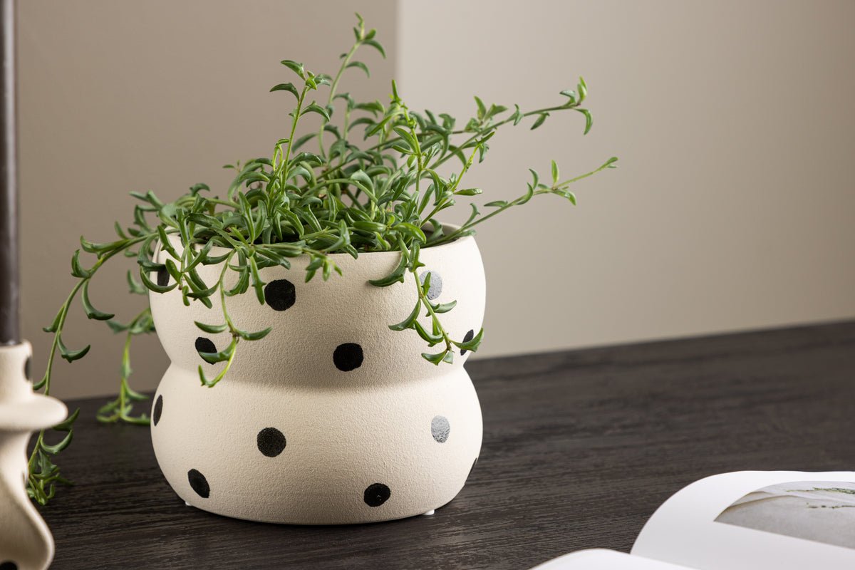 Flowerpot Orin - in a subtle design made of ceramic