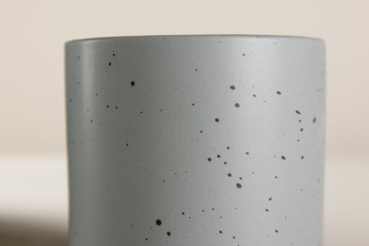 Flowerpot Lumen - in simple design made of ceramic