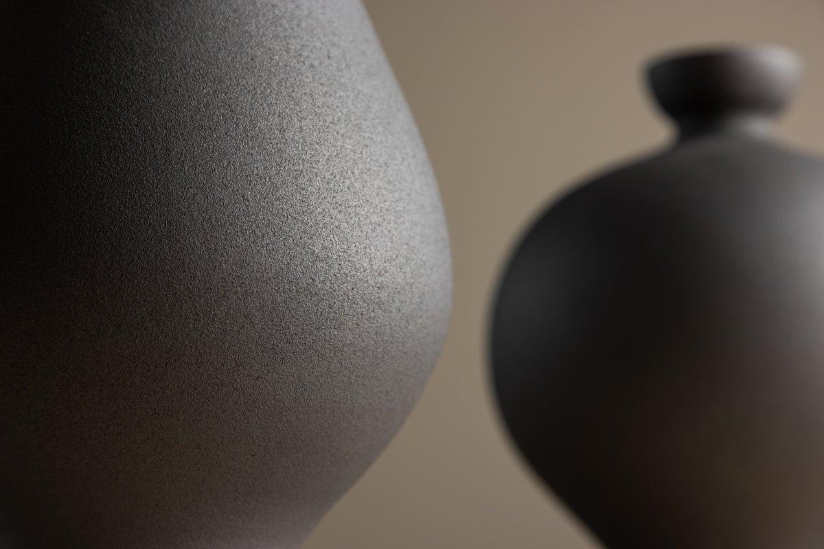 Vase Rellis Ø14 cm – Timeless ceramic with fine speckles