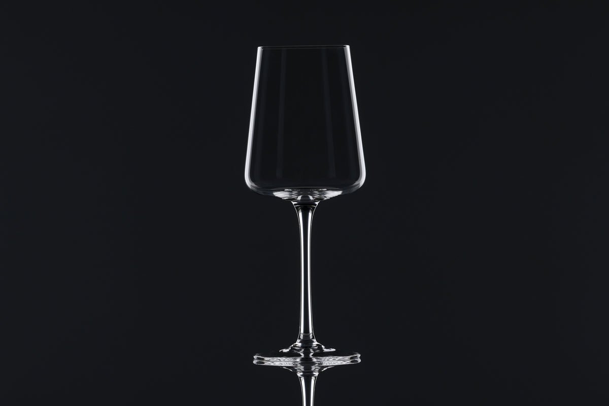 Wine glasses Pia - elegant 2-piece set made of clear glass