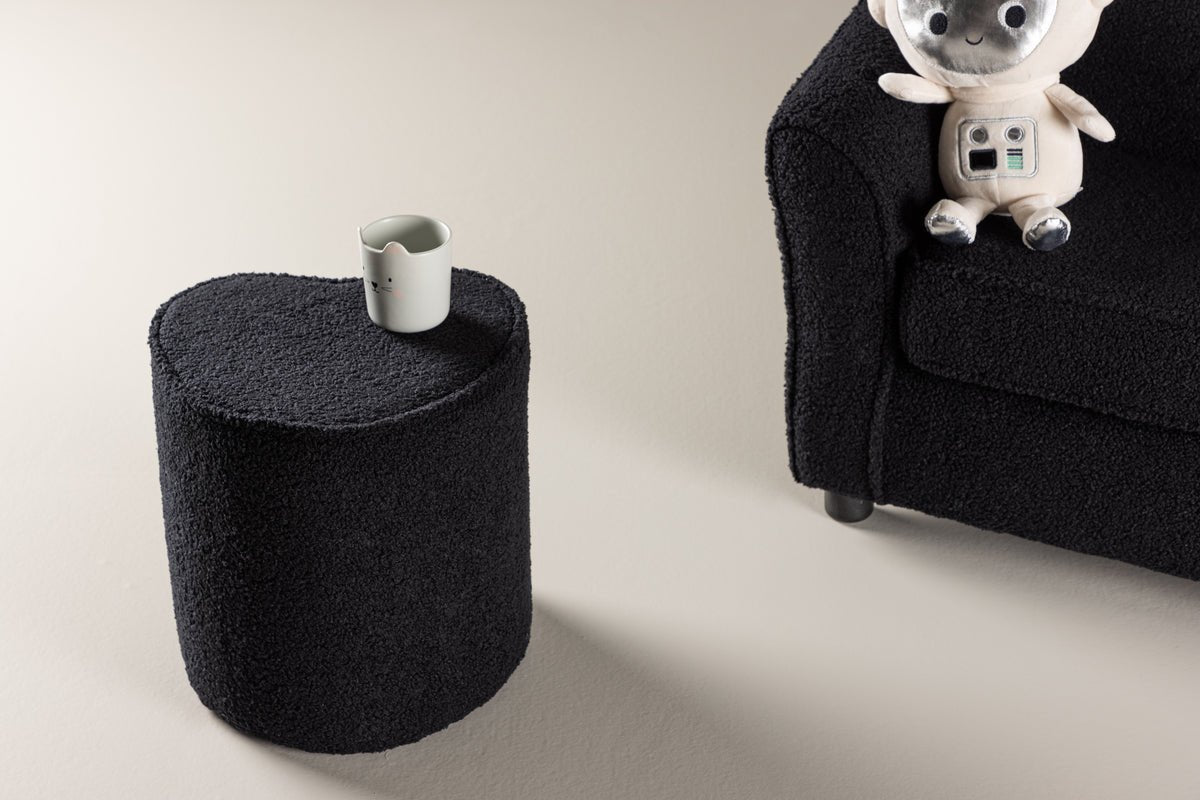 Kinderhocker Luma – Herzförmiger Hocker in Schwarz