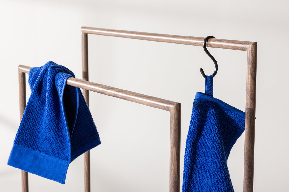Wardrobe Fioran – Minimalist Clothes Rack in Mocca Wood Look
