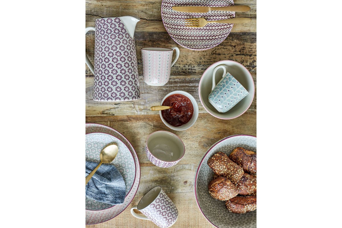 Krug Sabi – Stoneware with Hand-Painted Details in Violet