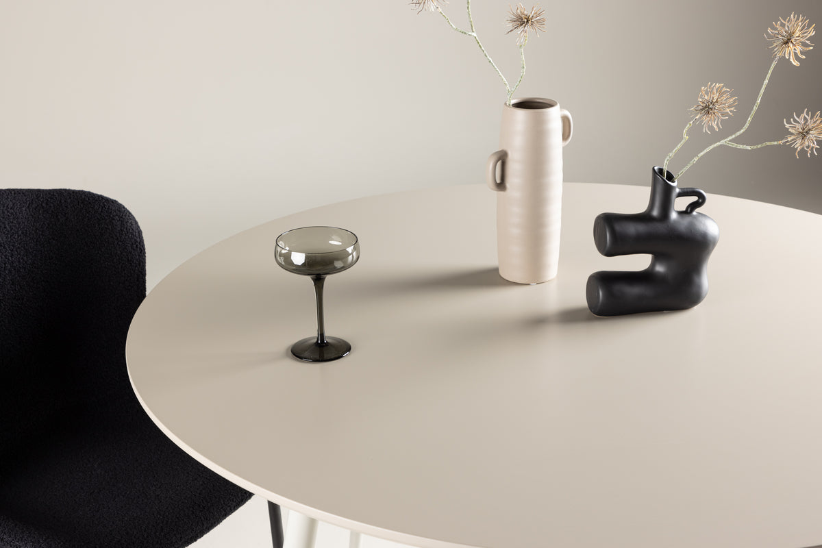 Dining table Murry - blends harmoniously into various interior styles