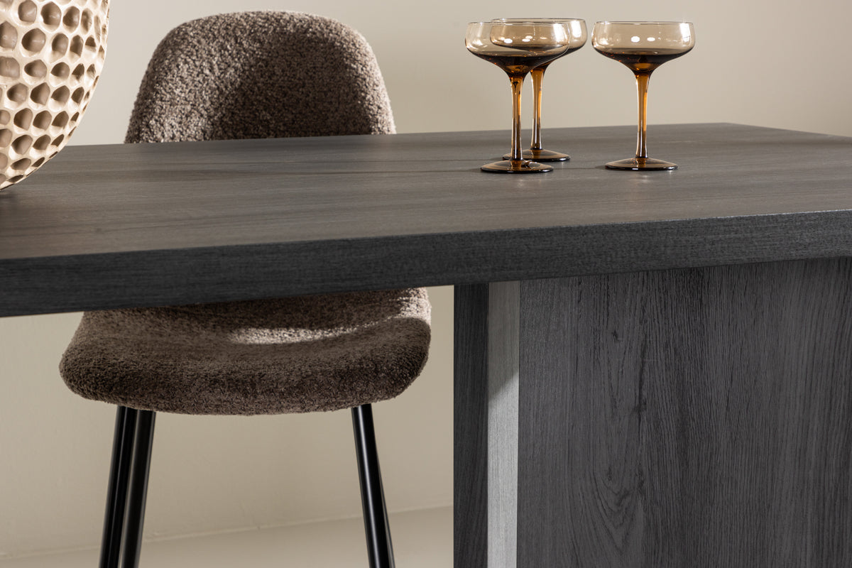 Dining table Nuvira - a rectangular table for family and friends
