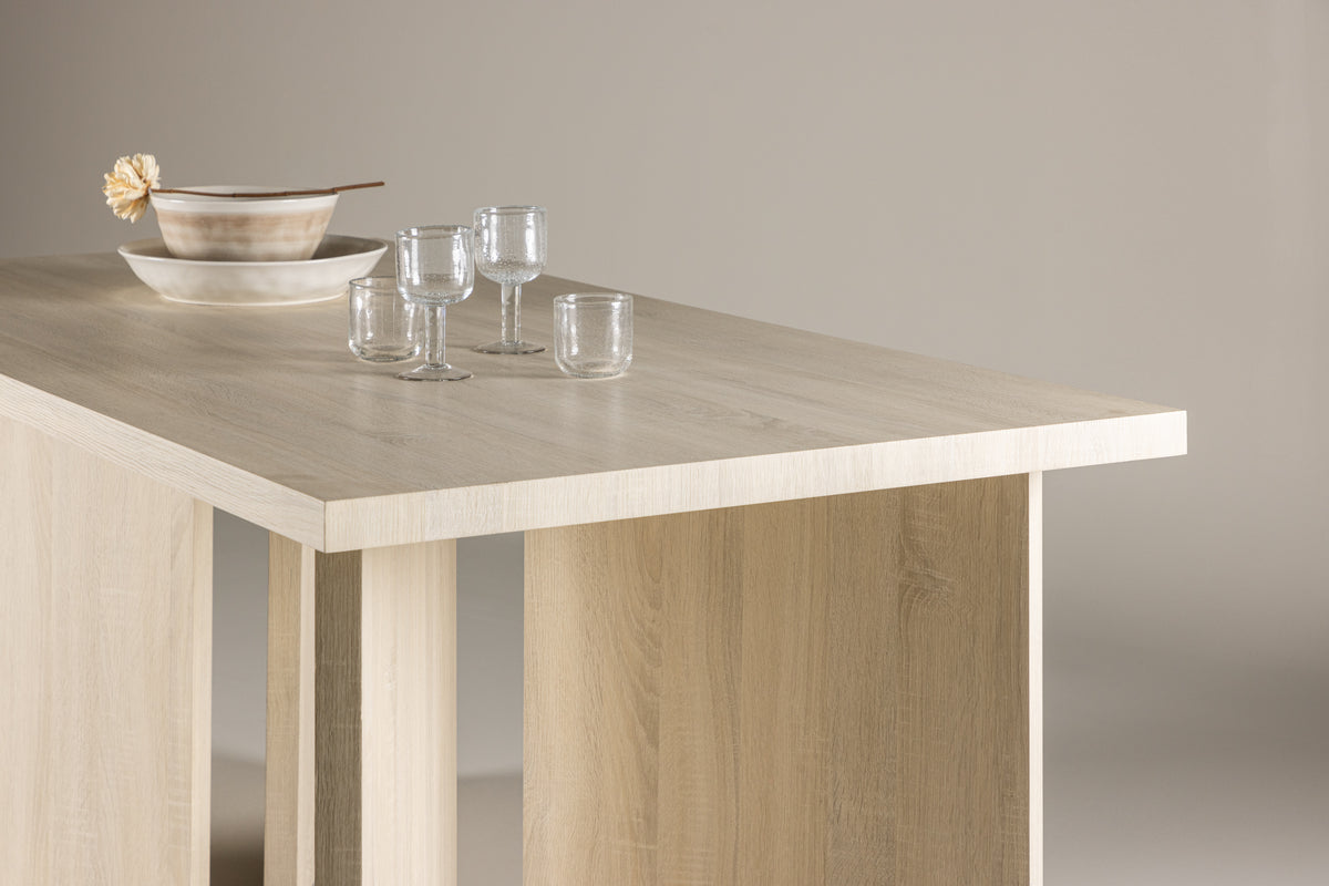 Dining table Nuvira - a rectangular table for family and friends