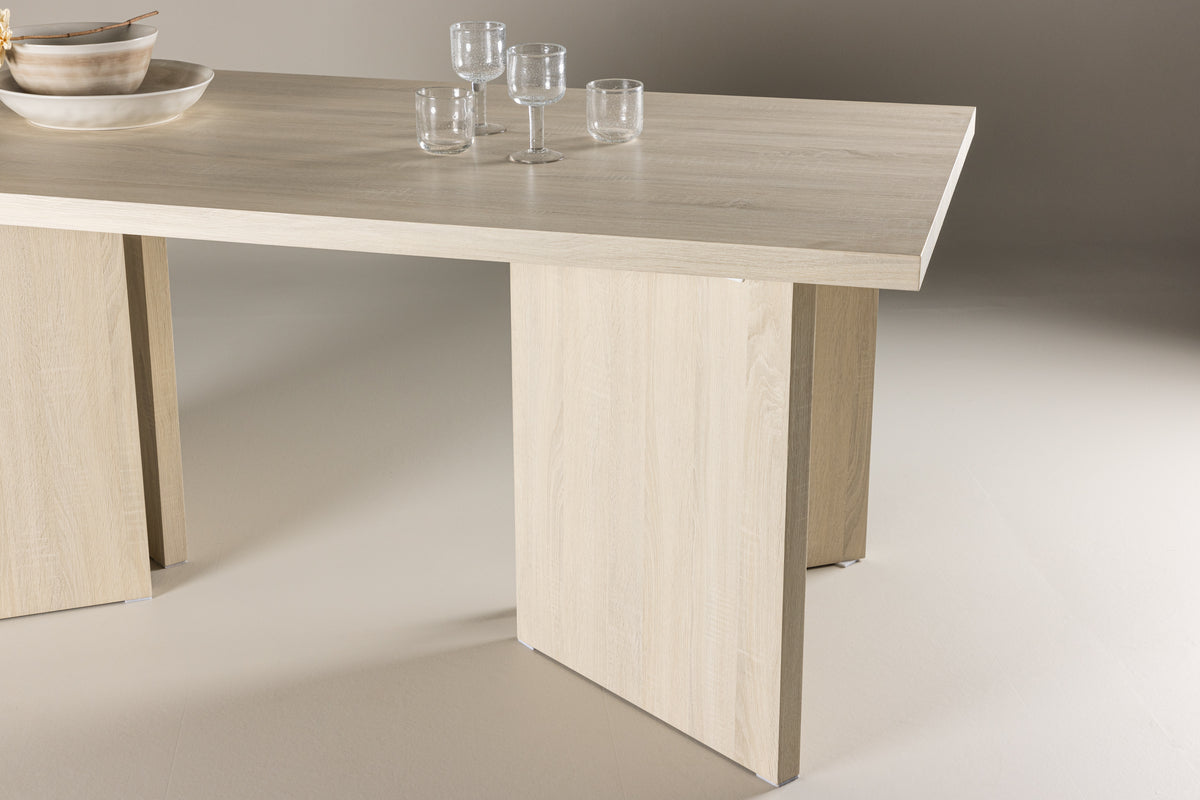Dining table Nuvira - a rectangular table for family and friends