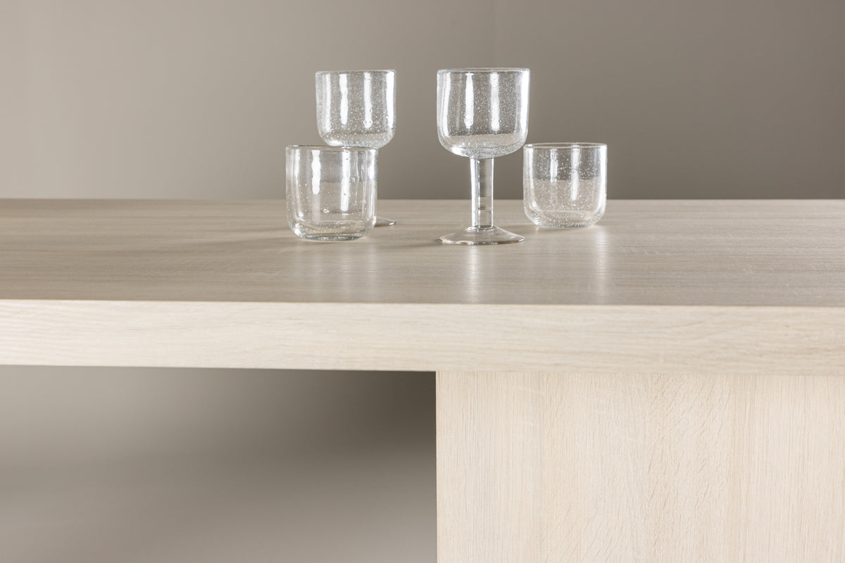 Dining table Nuvira - a rectangular table for family and friends
